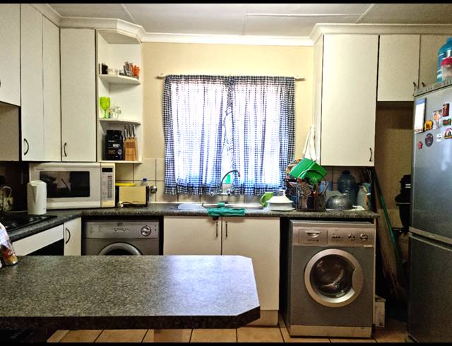 2 BEDROOM SECTIONAL TITLE RENTED IN PIERRE VAN RYNEVELD